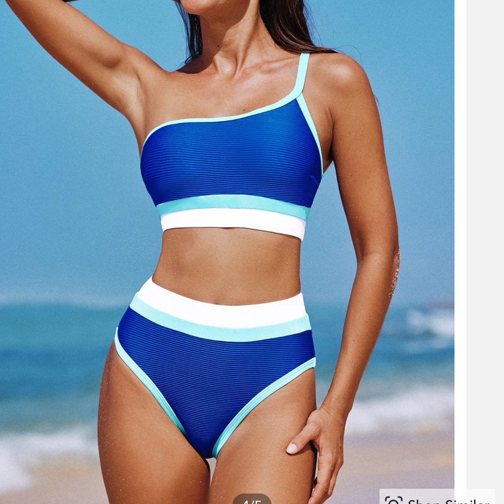 Blue 2 piece CUPSHE textured swim suit.